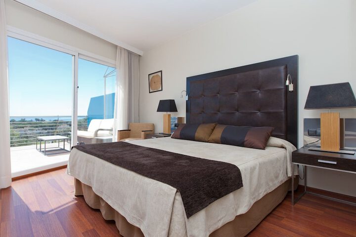 Room 15 of 174