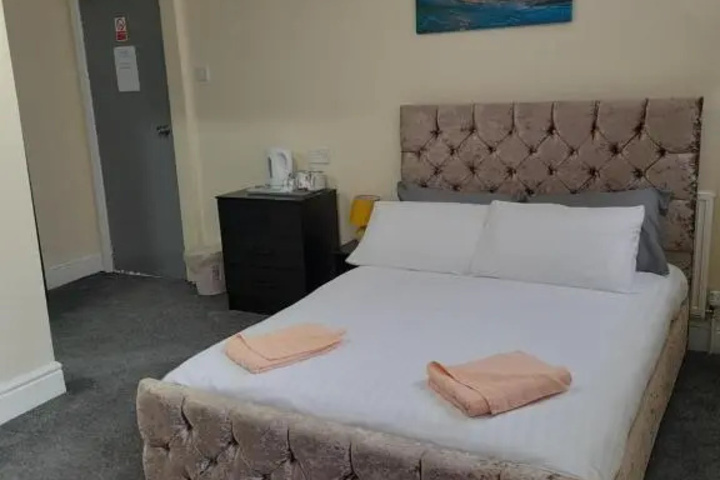 Room 2 of 5