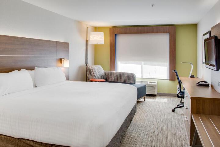 1 King Bed (8 of 9)