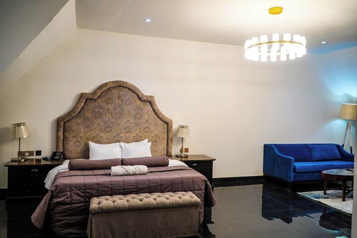 Room 7 of 27
