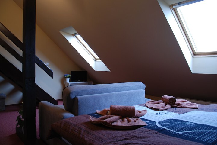 Room 11 of 33