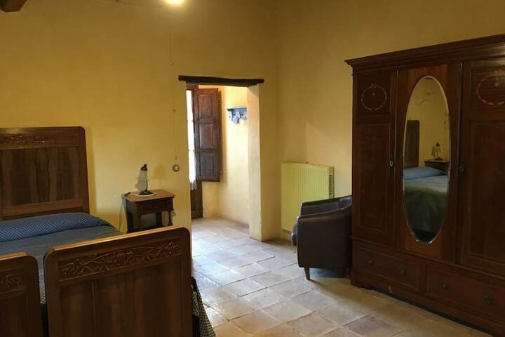 Room 5 of 28