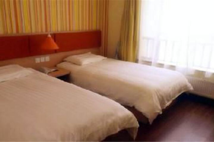 Room 12 of 23