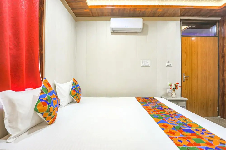 Room 4 of 11