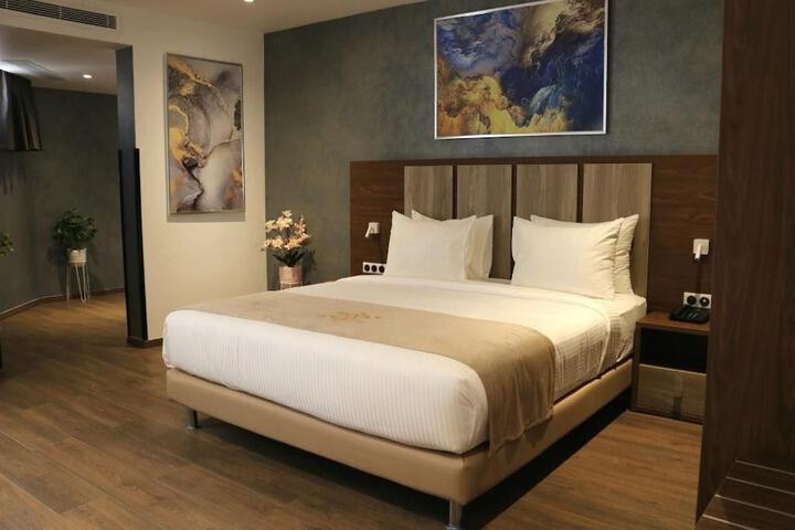 Room 3 of 18