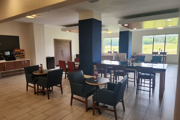 Breakfast/Coffee Service 26 of 33