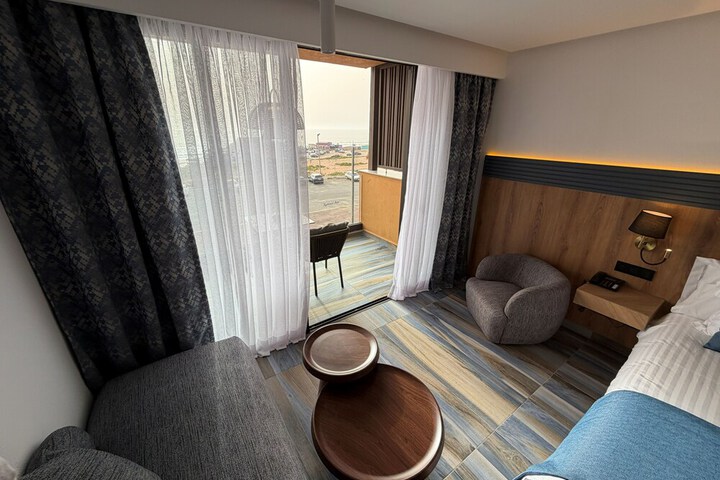 Room 11 of 117
