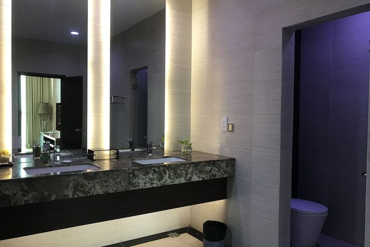 Room 21 of 34