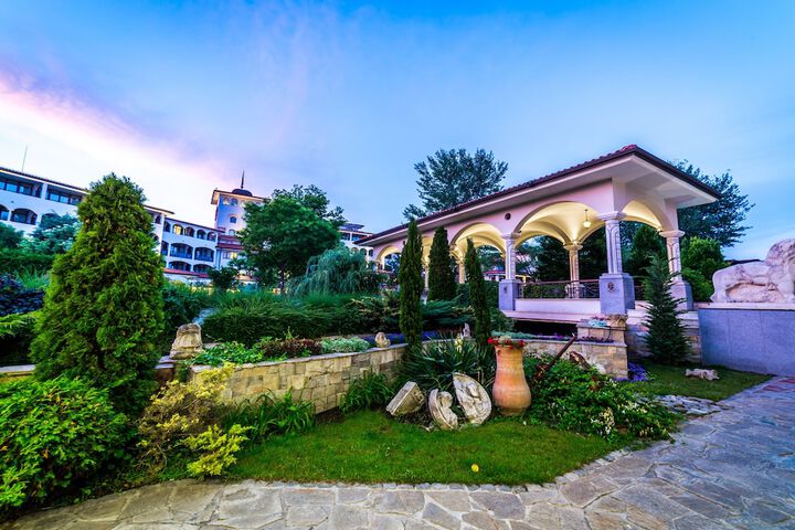 Hotel Exterior 119 of 173