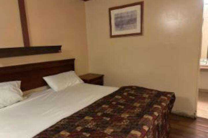Room 18 of 23