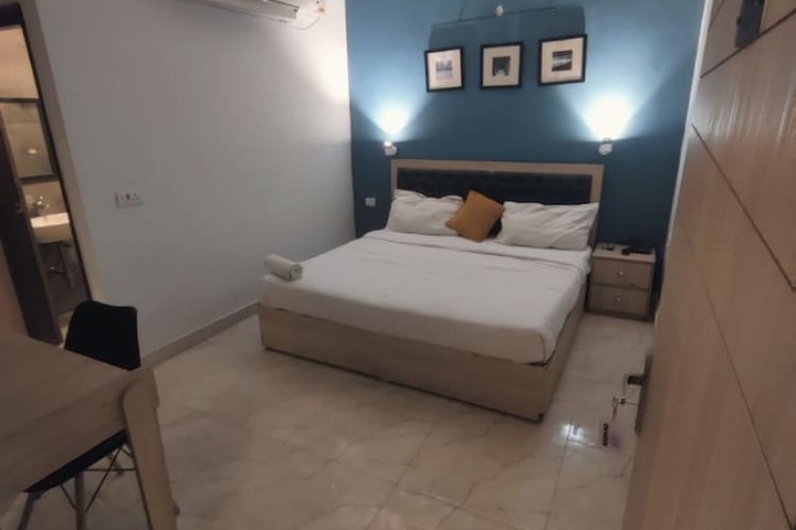 Room 9 of 15