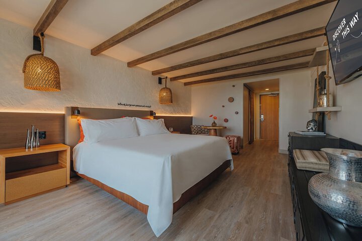 Room 44 of 165