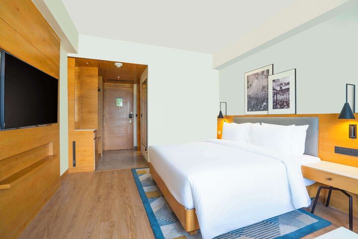 Room 4 of 51