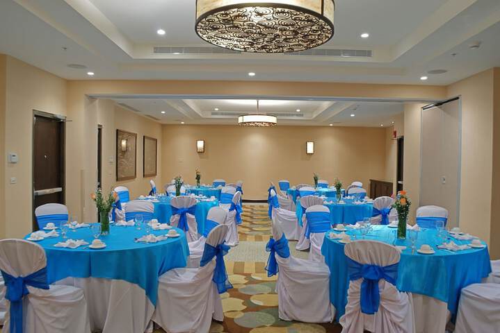 Ballroom/Hall 52 of 82