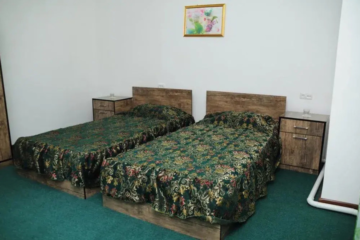 Room 4 of 13