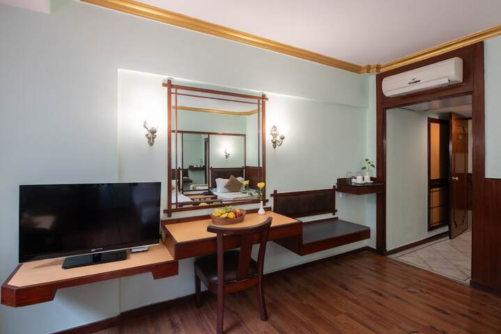 Room 6 of 33