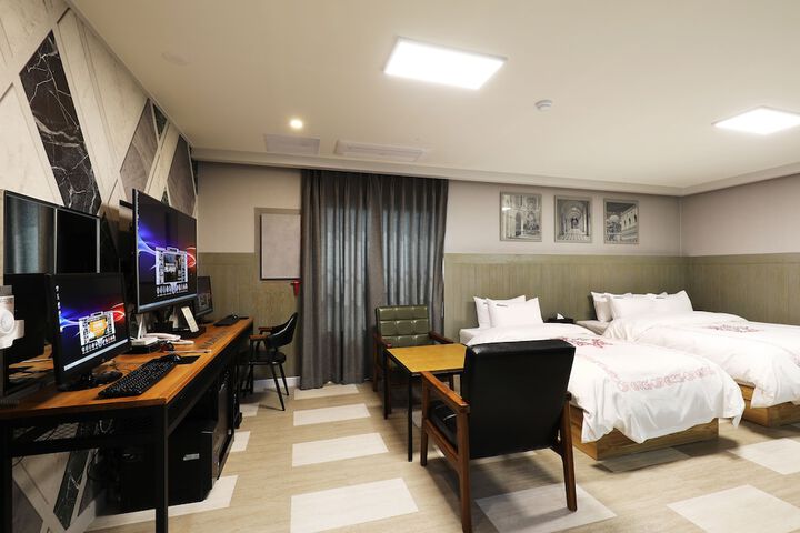 Room 25 of 146