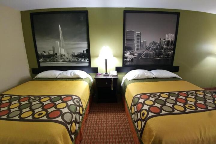 2 Queen Beds (17 of 28)