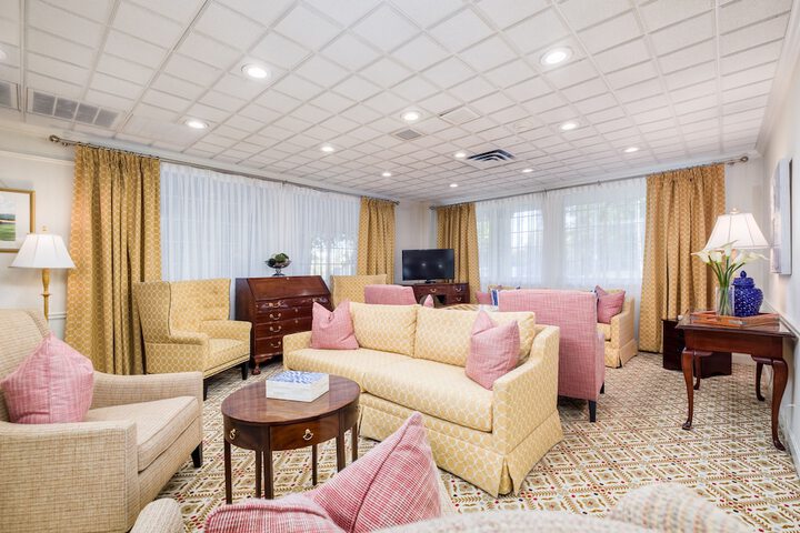 Lobby lounge