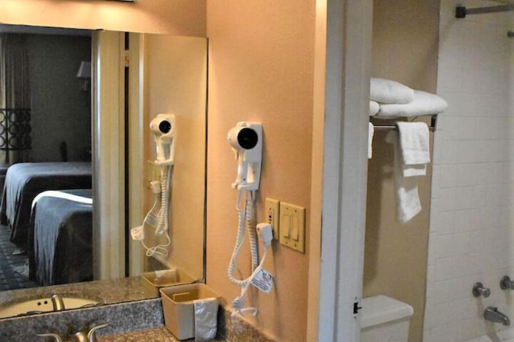 Bathroom sink