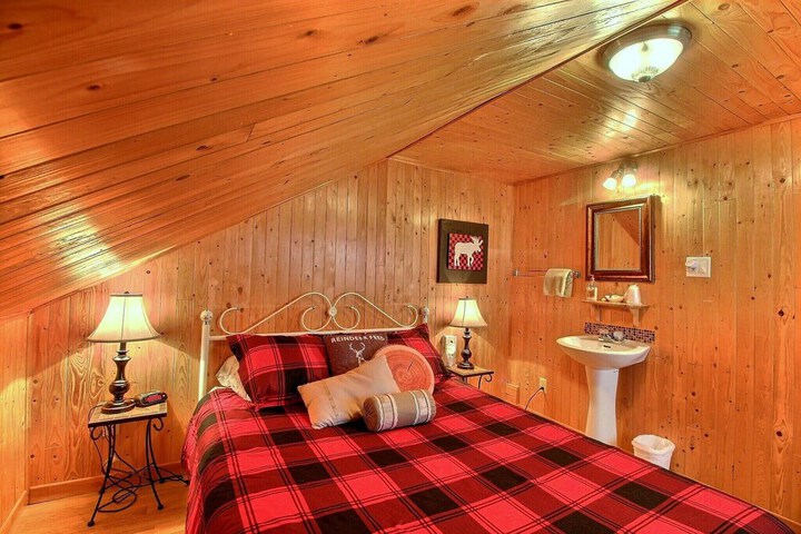 Room 3 of 42