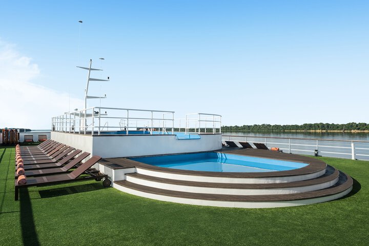 Pools & Facilities