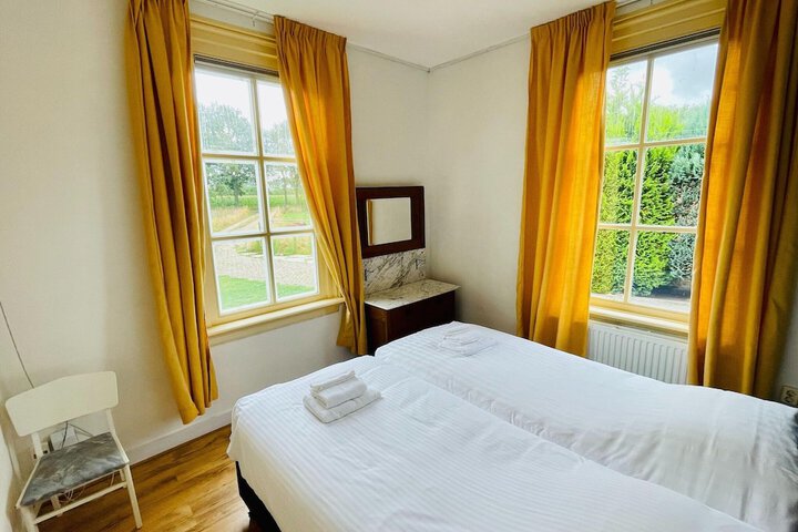 Room 5 of 40