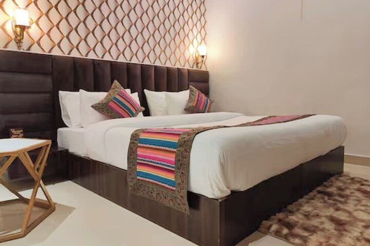 Room 10 of 25