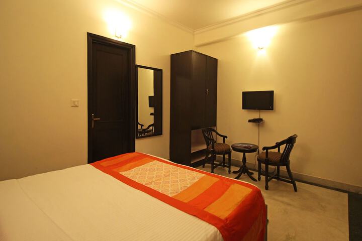 Room 13 of 21