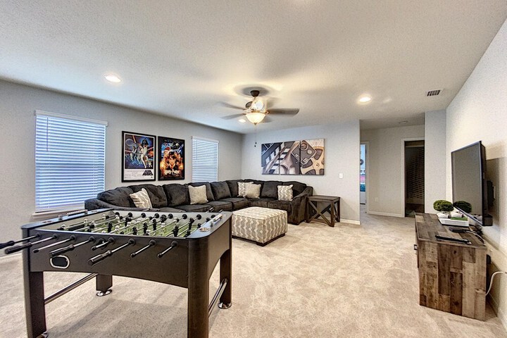 Room 8 of 18