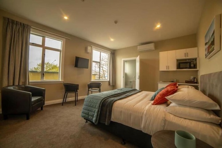 Room 2 of 43