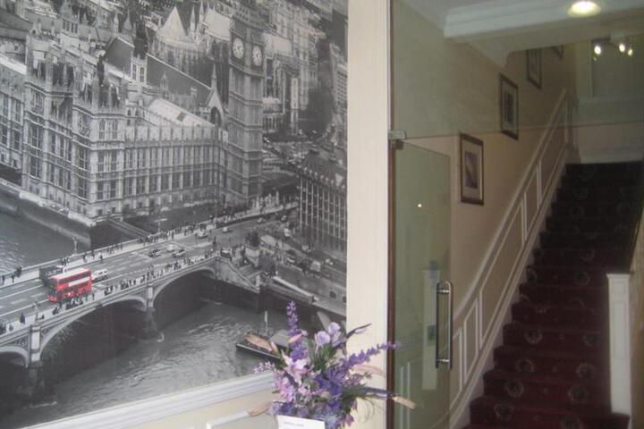 Hotel Suite Photo