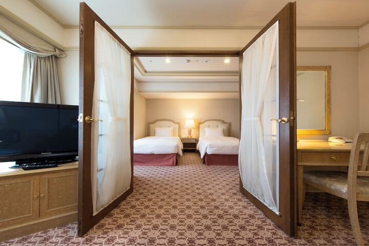 Room 8 of 159