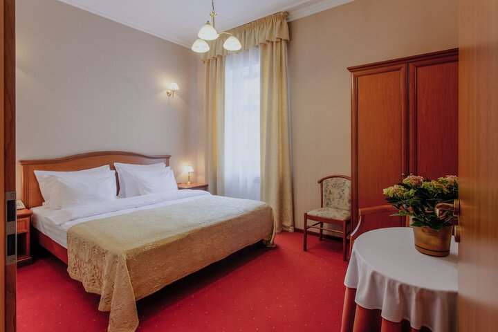 Room 16 of 62