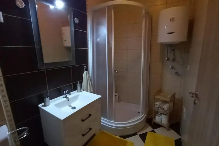 Room 8 of 13