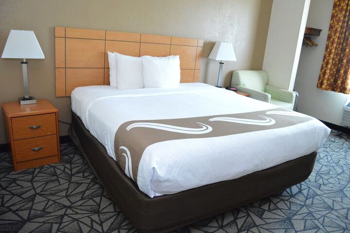 1 King Bed (8 of 8)