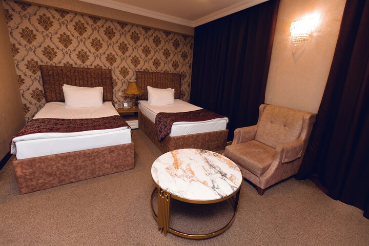 Room 13 of 30