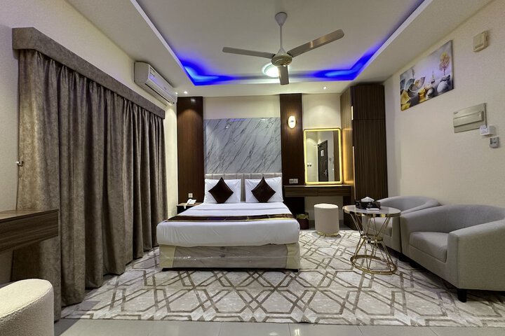 Room 9 of 21