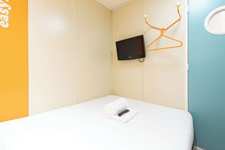 Room 27 of 47