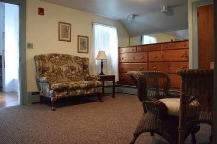Room 35 of 63