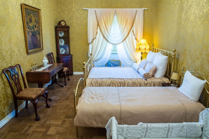 Room 13 of 80