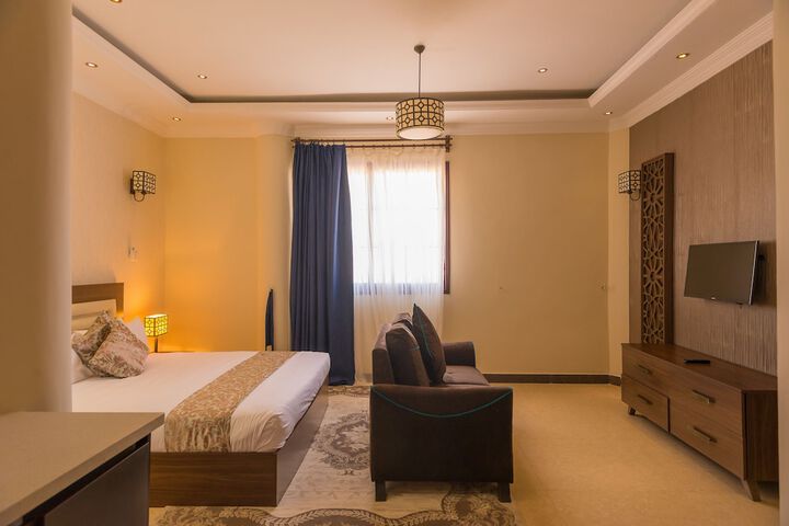 Room 14 of 115