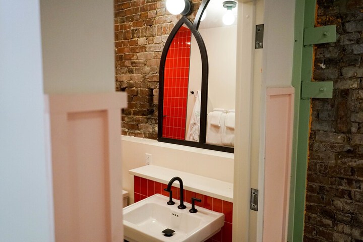 Bathroom sink