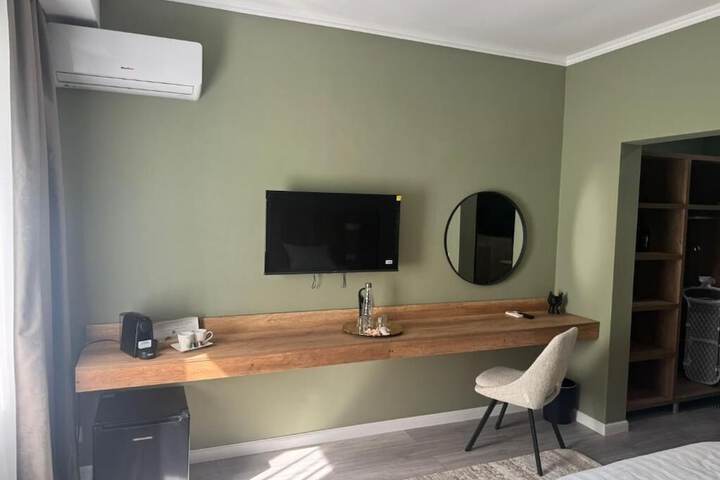 Room 8 of 42