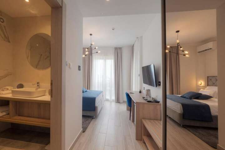 Room 6 of 56