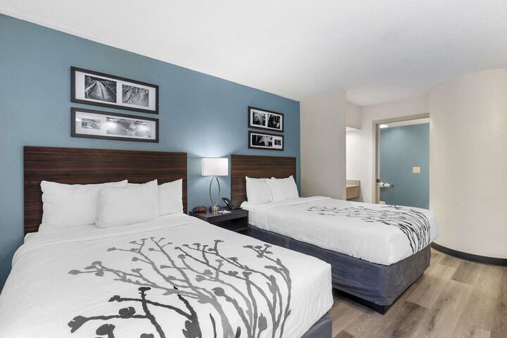 2 Double Beds (6 of 11)