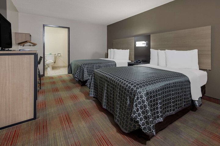 2 Double Beds (2 of 18)