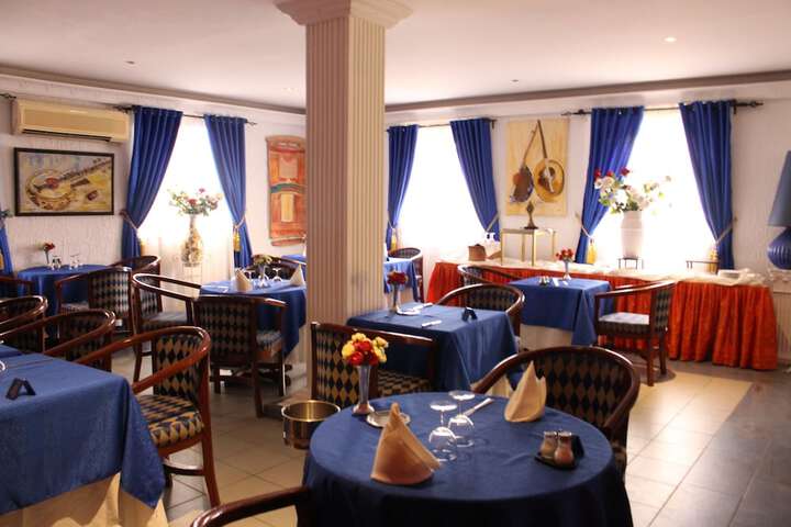 Dining 54 of 56