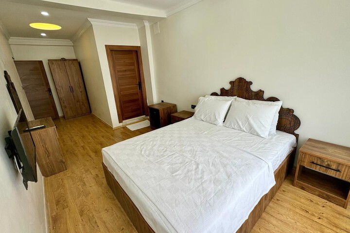 Room 3 of 52