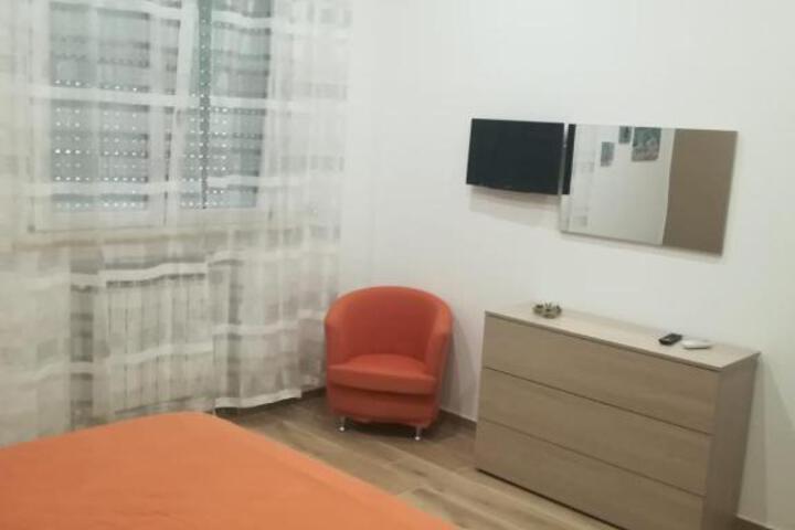 Room 5 of 10